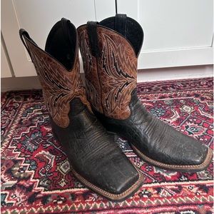 Ariat 11D square toed boots